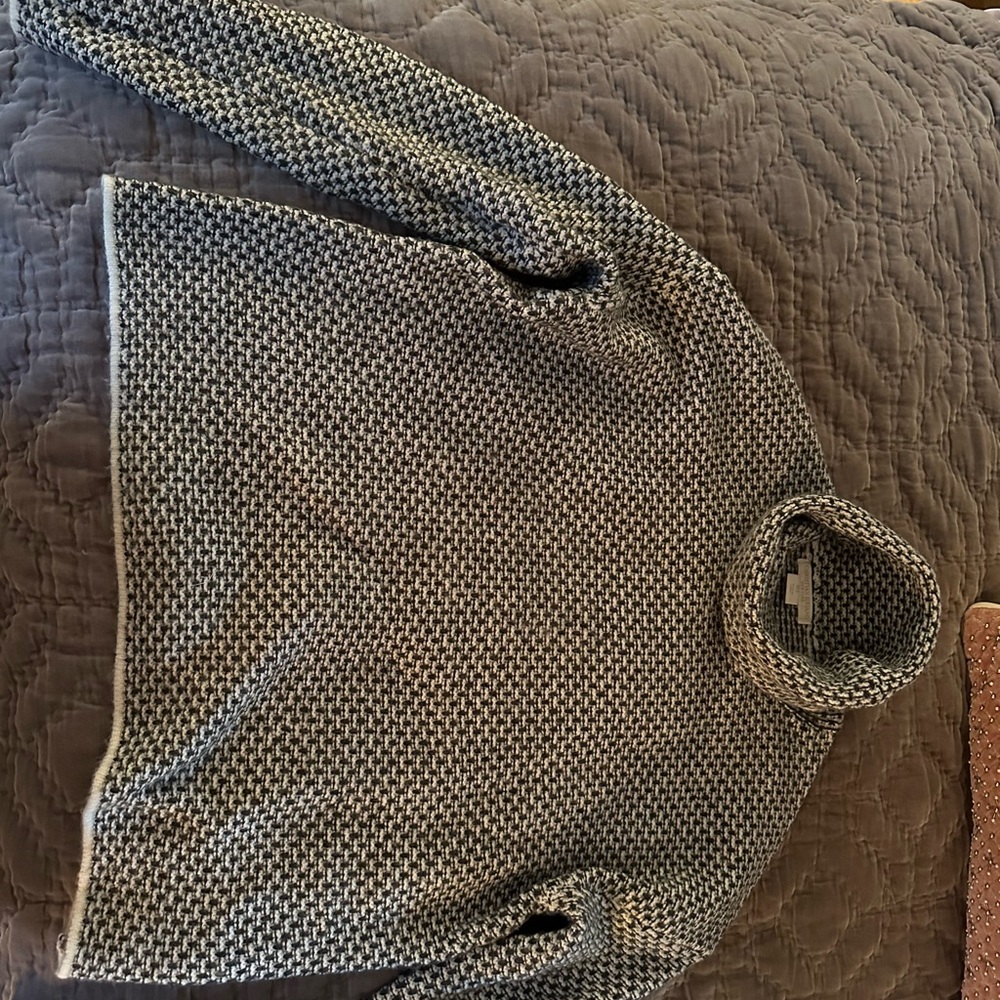Women’s sweater turtle neck. Size small